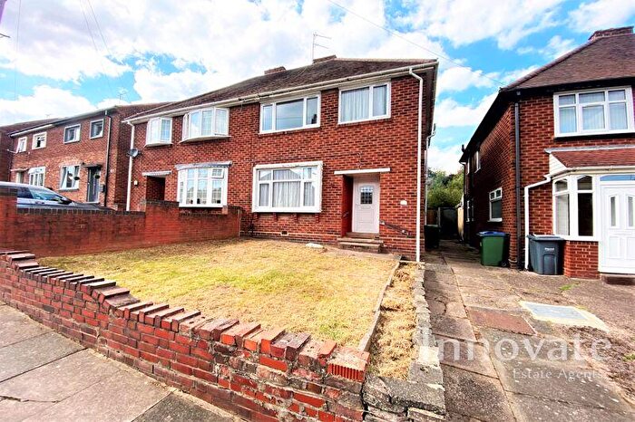 3 Bedroom Semi Detached House To Rent In Ivy House Road, Oldbury, B69