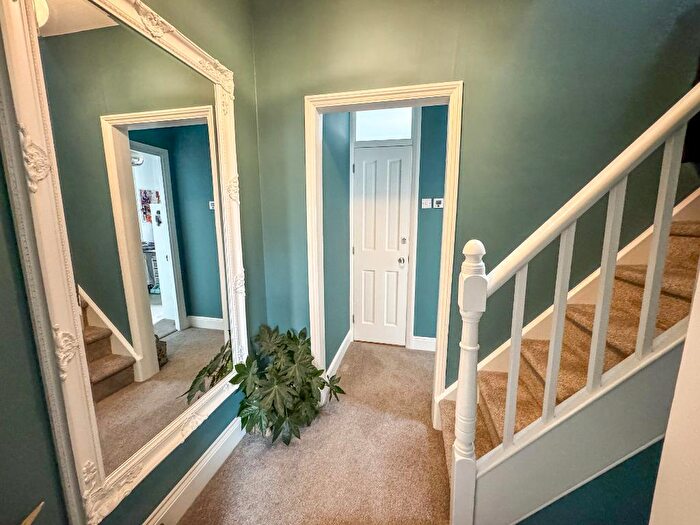 3 Bedroom Terraced House For Sale In Rockingham Road, Kettering, Northamptonshire, NN16