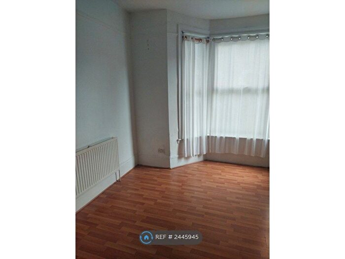 5 Bedroom Semi-detached House To Rent In Winslade Road, London, SW2