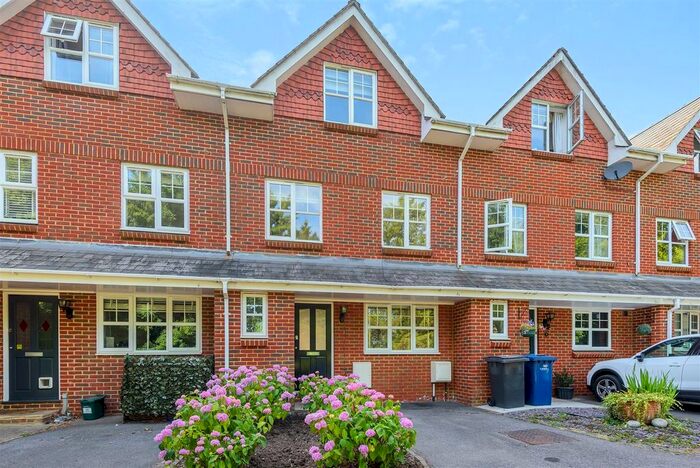 4 Bedroom Terraced House To Rent In Meadow Bank, Farnham, GU9