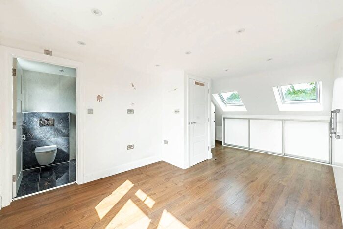 4 Bedroom Semi-Detached House To Rent In Wychwood Close, Edgware, HA8