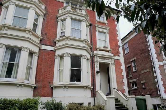4 Bedroom Flat To Rent In Montacute Gardens, Tunbridge Wells, TN4