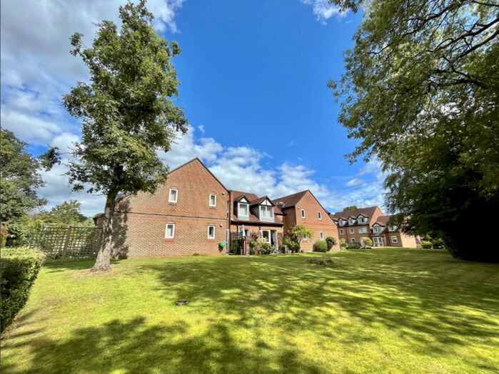 1 Bedroom Flat To Rent In Mckernan Court, GU47