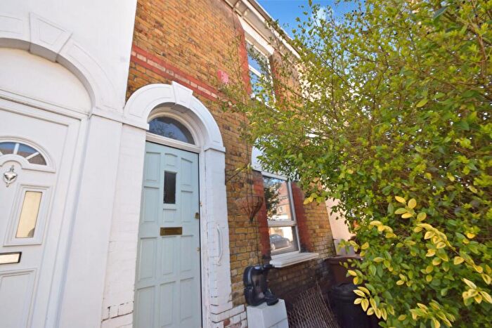 2 Bedroom Terraced House For Sale In Burgess Road, Strood, Rochester, ME2