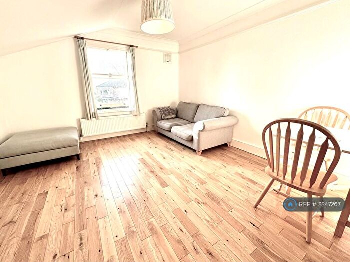 2 Bedroom Flat To Rent In Cranwich Road, Manor House, Stoke Newington, Stamford Hill, N16