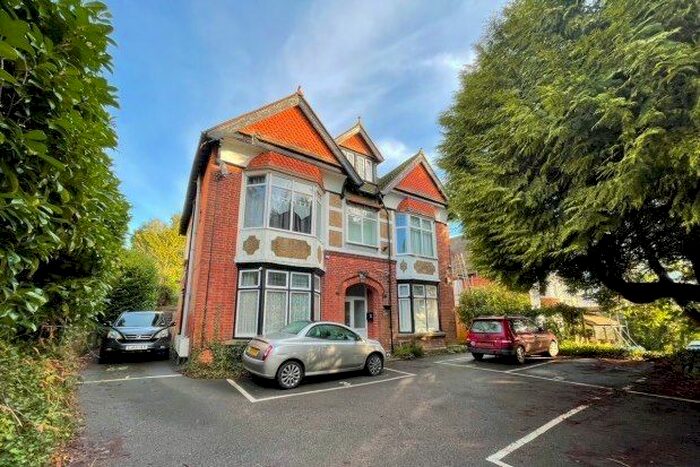 1 Bedroom Flat To Rent In Crowborough Hill, Crowborough TN6