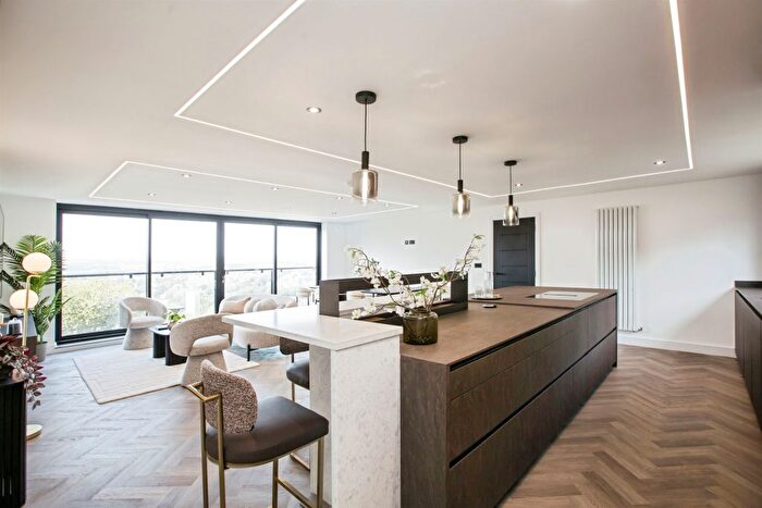 4 Bedroom Detached House For Sale In Viewpoint Villas, Southowram, Halifax, HX3