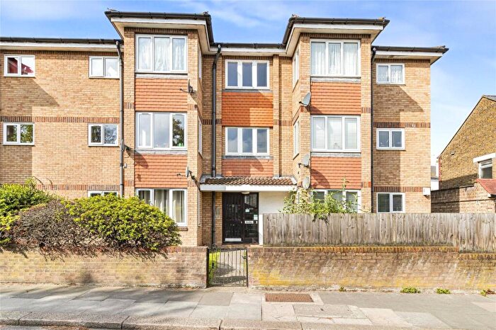 2 Bedroom Flat For Sale In Wickham Lane, Welling, Kent, DA16