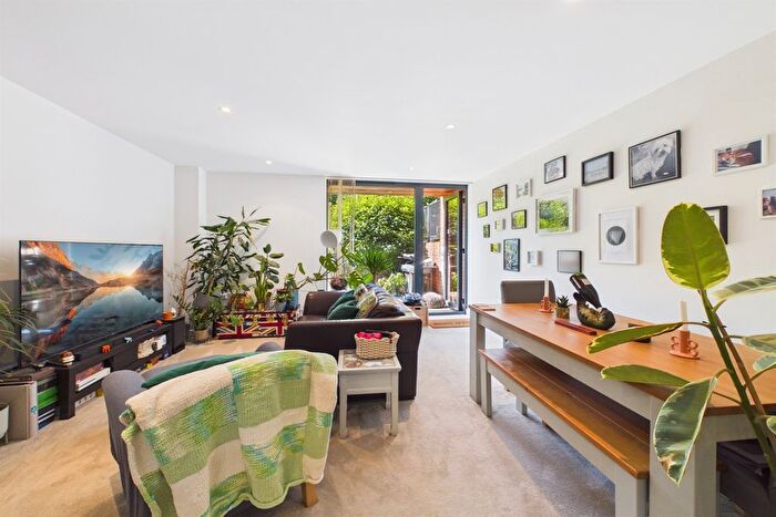 2 Bedroom Flat To Rent In Worple Road, Merton, SW19