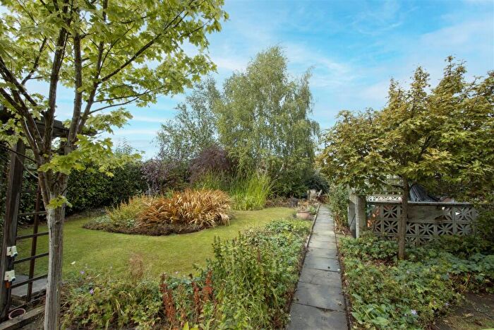 3 Bedroom Semi-Detached House For Sale In Westmoor Road, Brimington, Chesterfield, S43