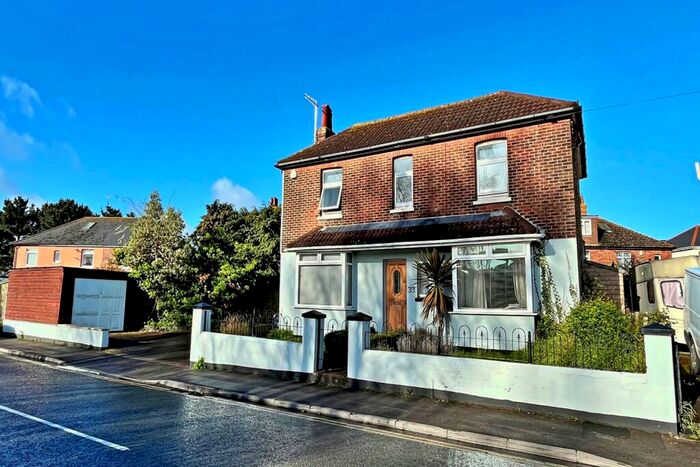 4 Bedroom Detached House To Rent In Poole, BH15