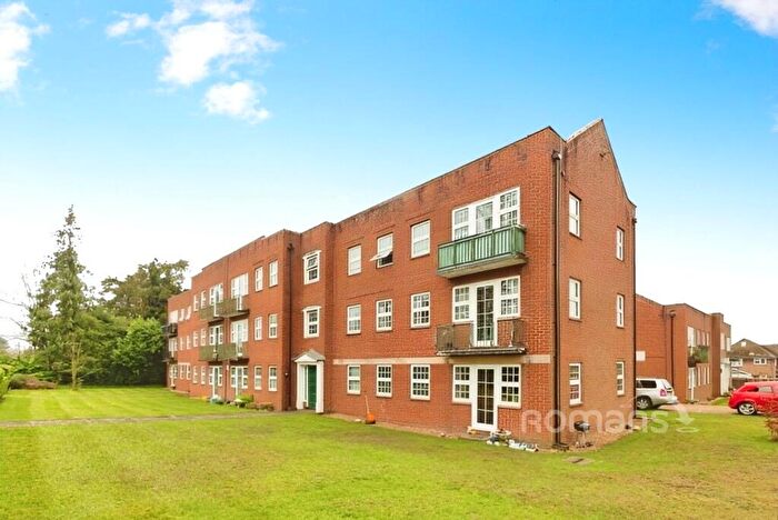 2 Bedroom Apartment For Sale In Upper Park Road, Camberley, Surrey, GU15