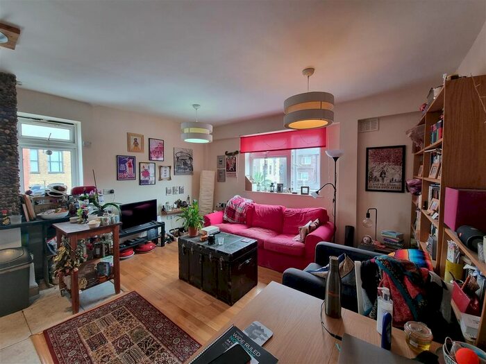 1 Bedroom Flat To Rent In Mayes Road, Wood Green, London, N22