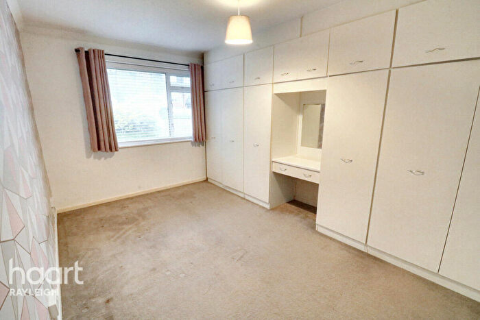 2 Bedroom Semi-Detached Bungalow For Sale In Lower Lambricks, Rayleigh, SS6