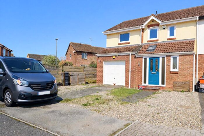 4 Bedroom Semi-Detached House For Sale In Ixworth Close, Swindon, Wiltshire, SN5