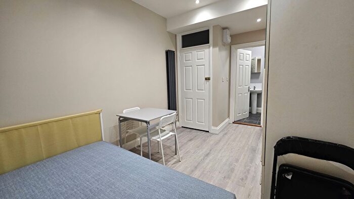 Studio To Rent In West Hendon Broadway, London, NW9