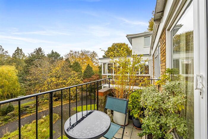 2 Bedroom Flat For Sale In Laine Close, Preston Park, Brighton, BN1