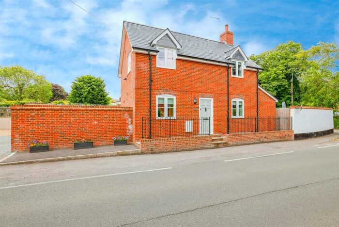 2 Bedroom Cottage For Sale In High Street, Upavon, Pewsey, SN9