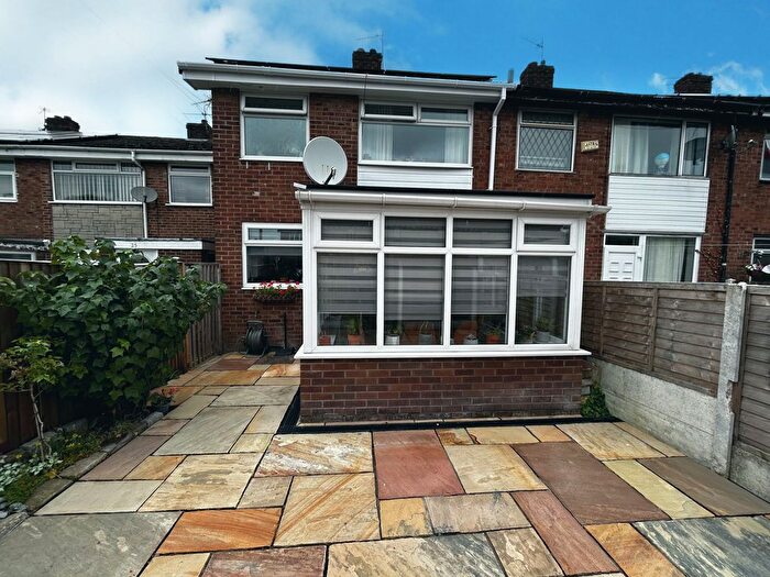 3 Bedroom End Of Terrace House For Sale In Lucerne Close, Chadderton, Oldham, OL9