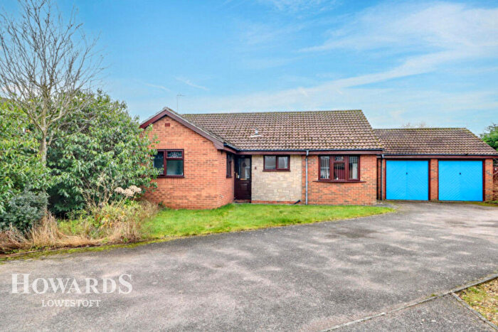 3 Bedroom Detached Bungalow For Sale In Seavert Close, Lowestoft, NR33