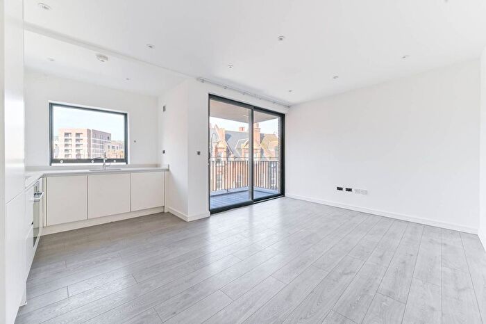 2 Bedroom Flat To Rent In High Street, Croydon, Purley, CR8