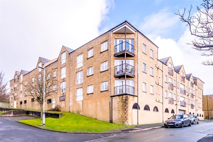 2 Bedroom Apartment To Rent In Winchester Court, Halifax, HX3