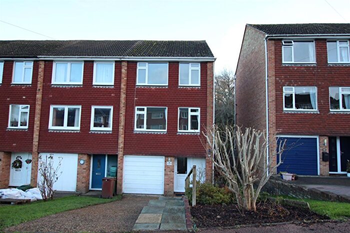 4 Bedroom Town House To Rent In Green Way, Tunbridge Wells, TN2