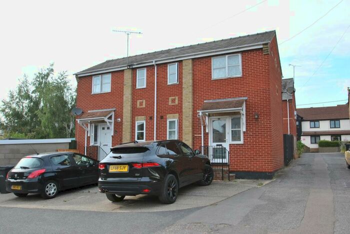 2 Bedroom Semi-Detached House To Rent In South Street, Braintree, CM7