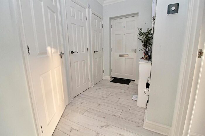 1 Bedroom Flat For Sale In Birmingham Road, Coleshill, Birmingham, B46