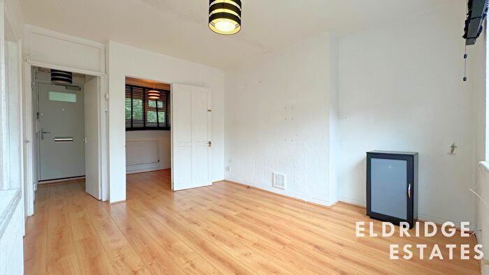 1 Bedroom Flat To Rent In Lamport Close, London, SE18