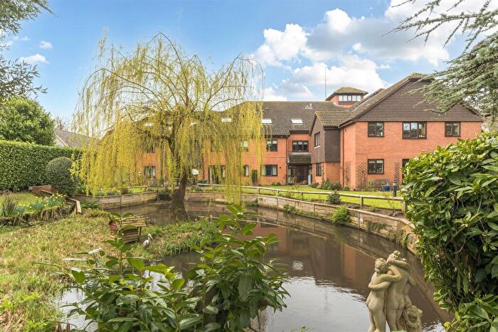 1 Bedroom Retirement Property For Sale In Willow Court, Wokingham, RG41