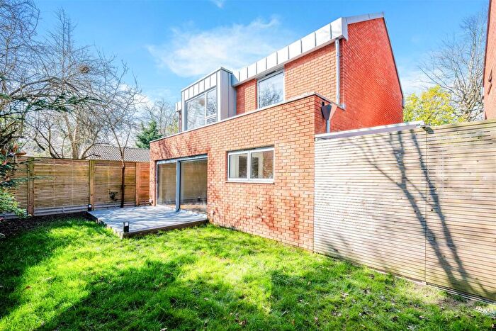 3 Bedroom Detached House To Rent In Homefield Road, Coulsdon, CR5