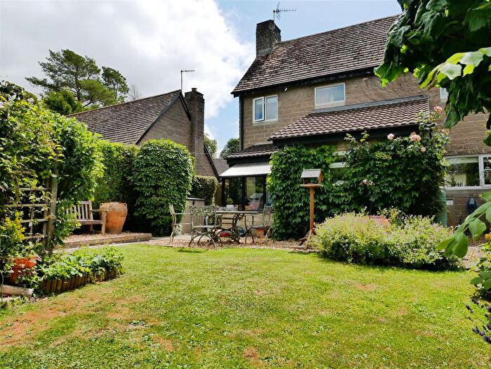 3 Bedroom Semi-detached House For Sale In Pottows Field, Cherhill, Calne, SN11