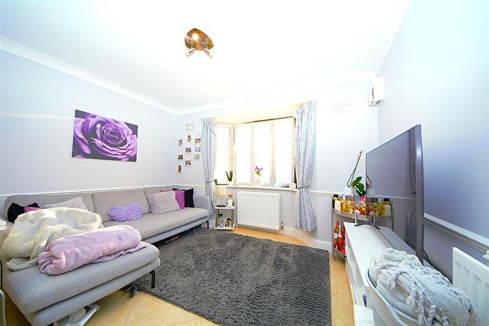 1 Bedroom Flat To Rent In Lydford Road, Willesden, NW2
