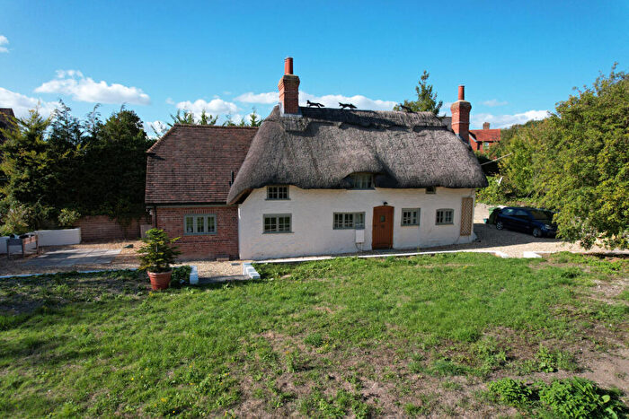3 Bedroom Cottage For Sale In Kingsclere Road, Overton, Hampshire, RG25