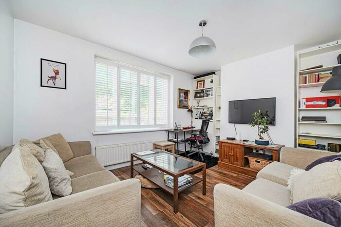2 Bedroom Flat To Rent In Chart Street, Hoxton, London, N1