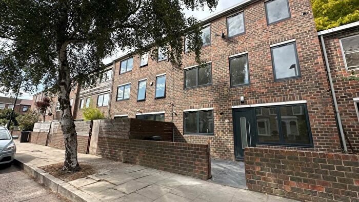 5 Bedroom Terraced House To Rent In Lilian Close, Stoke Newington, N16