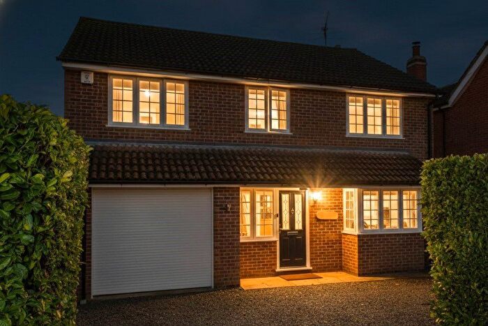 4 Bedroom Detached House For Sale In St. Johns Road, Mortimer Common, Berkshire, RG7