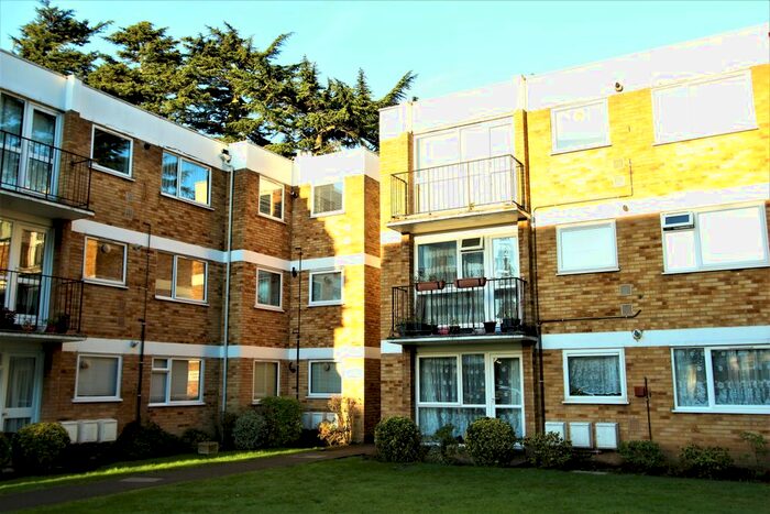 2 Bedroom Flat To Rent In Paddock Lodge, Enfield EN1