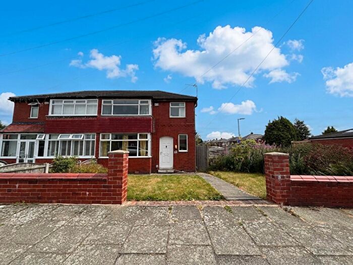 3 Bedroom Semi-Detached House For Sale In Campbell Road, Swinton, M27