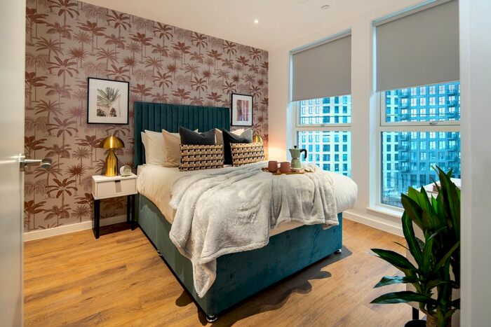 2 Bedroom Flat To Rent In Silvertown Way, London, E16