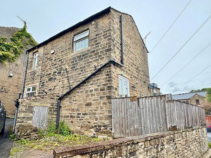 2 Bedroom Detached House To Rent In Northgate, Holywell Green, HX4