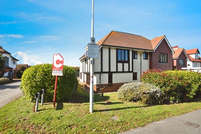2 Bedroom Flat For Sale In Kingsgate Avenue, Broadstairs, Kent, CT10