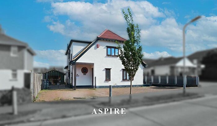 4 Bedroom Detached House For Sale In Colemans Avenue, Westcliff-On-Sea, SS0