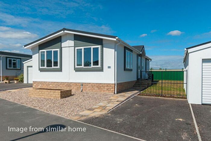 2 Bedroom Park Home For Sale In Phase Iii - Lillybrook Estate, Lyneham, SN15