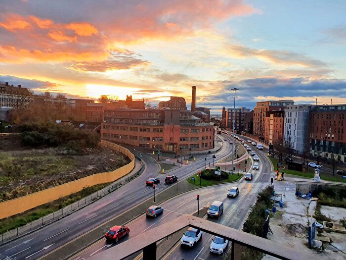 2 Bedroom Flat To Rent In Gateway South, Marsh Lane, Leeds, LS9