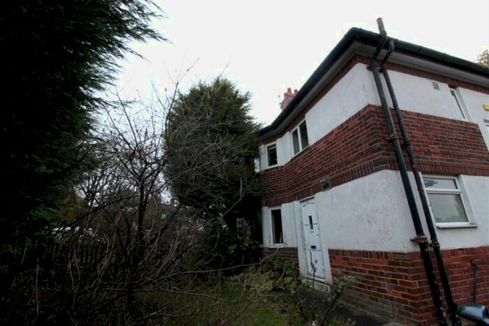 4 Bedroom Semi-Detached House To Rent In King Edward Crescent, Horsforth LS18