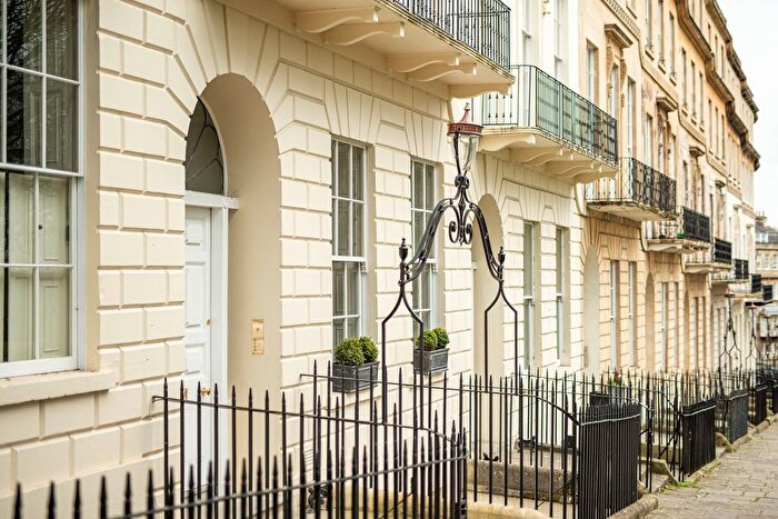 2 Bedroom Flat For Sale In Cavendish Place, Bath, BA1