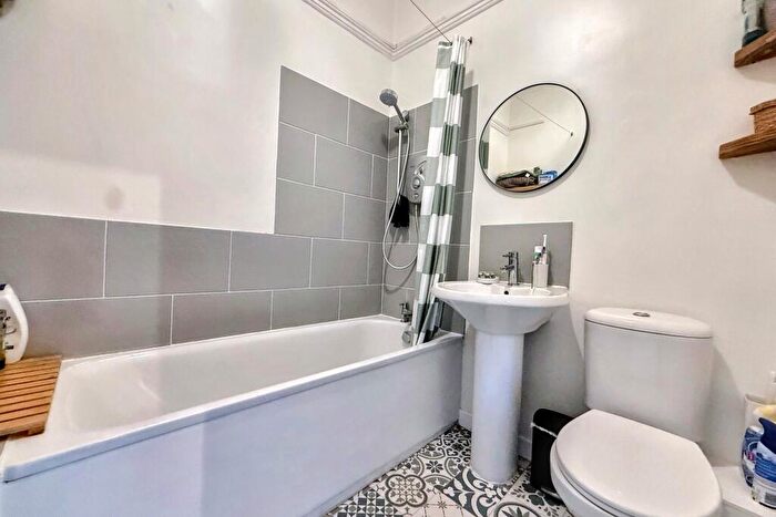 1 Bedroom Flat For Sale In Salisbury, SP2
