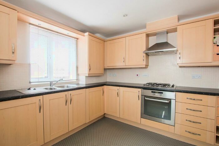 2 Bedroom Flat To Rent In Thornycroft Close, Newbury, RG14